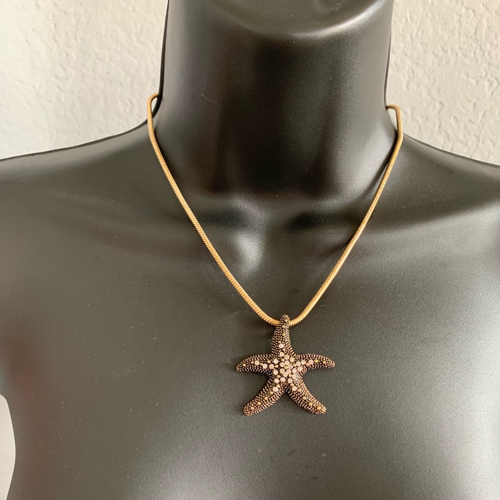 Starfish pendant necklace